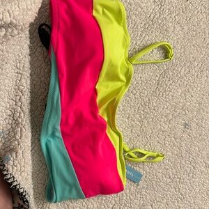 single bathing suit top could either be worn as a strapless or has straps with